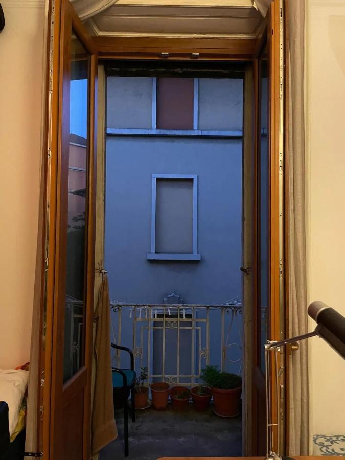 A Room In A Beautiful Apartment In The City Center Milano Dış mekan fotoğraf